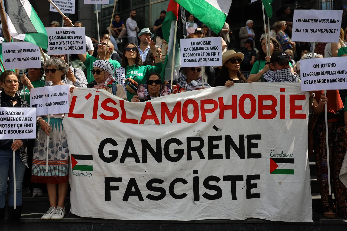 Demonstrationer mot islamofobi hålls över hela Frankrike